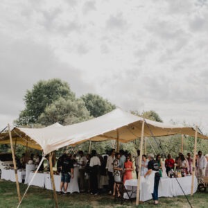 Location tente nomade de 160m². Louez cette tente berbère, nomade. Mariage, anniversaire, kermesse, fête de village, soirée... Retrouvez nous dans les Landes, en Gironde, dans les Pyrénées-Atlantiques et dans le Gers.