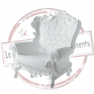 Fauteuil blanc Queen of love. Louez ce fauteuil de reine. Mariage, anniversaire, kermesse, fête de village, soirée... Retrouvez nous dans les Landes, en Gironde, dans les Pyrénées-Atlantiques et dans le Gers.