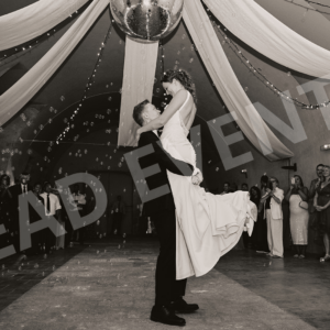 Drapé lumineux pour plafond sale de reception. installation d'un drapé au plafond. Location de drapé lumineux ou non pour plafond dans les salles de recpetions pour Mariage, anniversaire, kermesse, fête de village, soirée... Retrouvez nous dans les Landes, en Gironde, dans les Pyrénées-Atlantiques et dans le Gers.