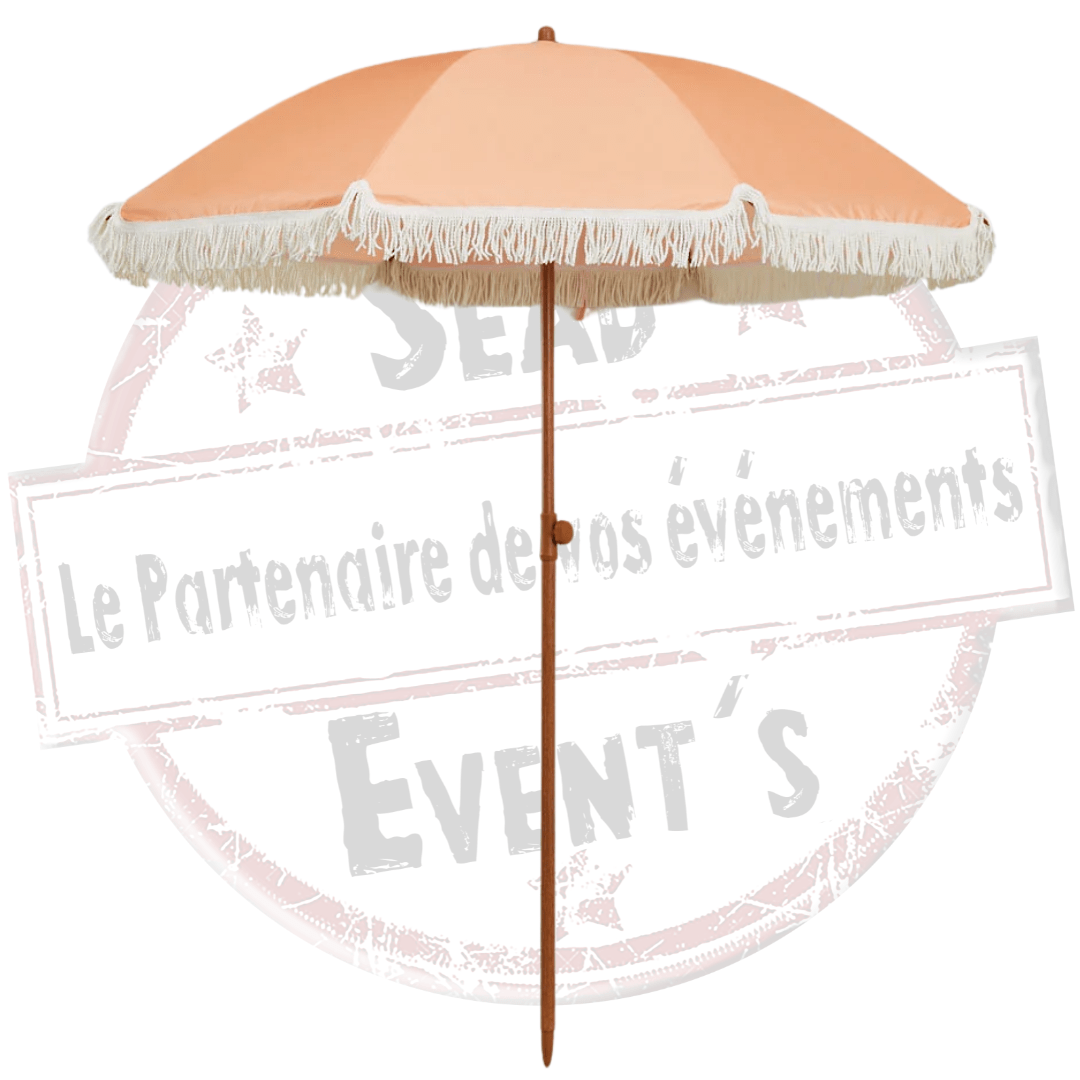 Parasol à franges orange. Louez ce parasol orange à franges theme boheme pour votre évènement. Mariage, anniversaire, kermesse, fête de village, soirée... Retrouvez nous, location dans les Landes, en Gironde, dans les Pyrénées-Atlantiques et dans le Gers. mobilier lounge